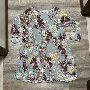 Plus size gray floral dress with pockets, three-quarter length sleeve